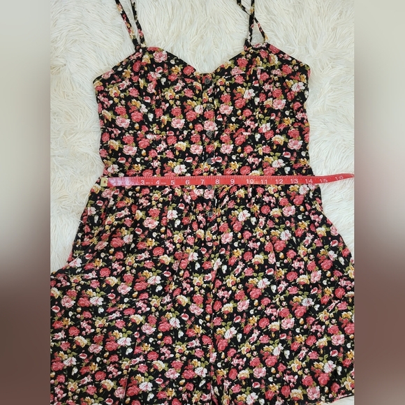 Express Women Black Floral Romper Sweetheart Button Front Size Small - Picture 3 of 6